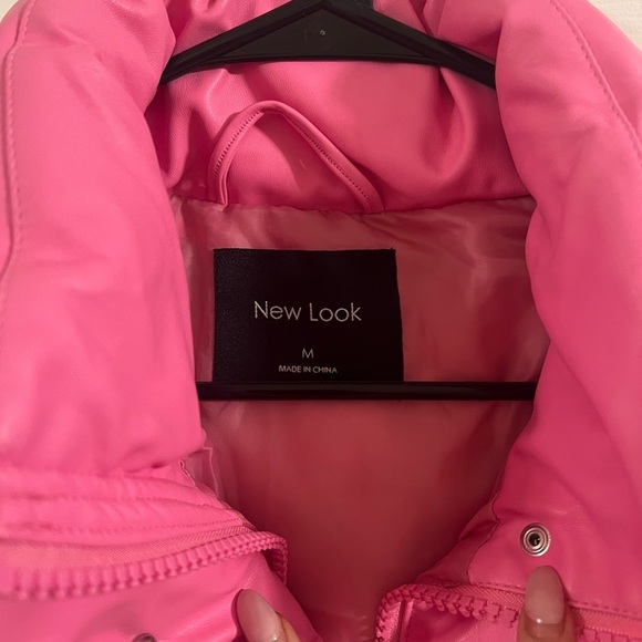 New Look Vibrant Pink Quilted Vest - Picture 3 of 3
